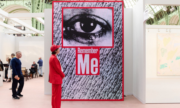 Дамы обгоняют кавалеров: богатые женщины потратили на искусство на 46% больше, чем мужчины