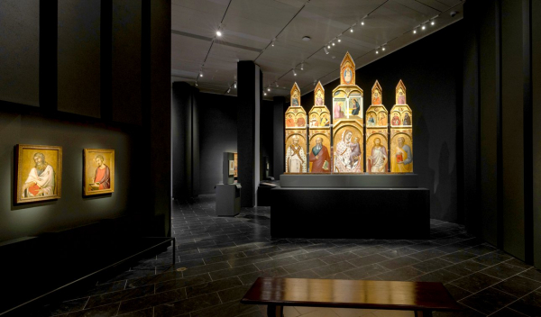 Шедевры Сиены привезли в Нью-Йорк по кусочкам