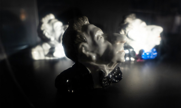 Немая сцена: театральный музей Петербурга показывает Мейерхольда на фоне Гоголя и Брюллова Немая сцена: театральный музей Петербурга показывает Мейерхольда на фоне Гоголя и Брюллова