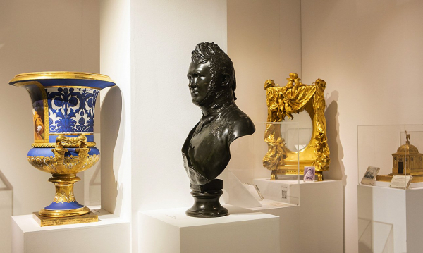 Российский антикварный салон отмечает юбилей Российский антикварный салон отмечает юбилей