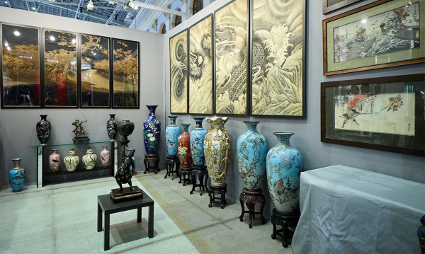 Антикварный салон сохраняет классичность