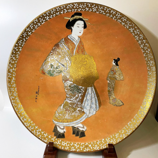 Антикварный салон шагает широко Антикварный салон шагает широко