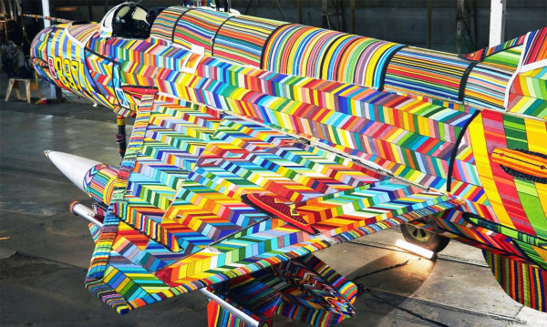 Художник превратил МиГ-21 в произведение искусства