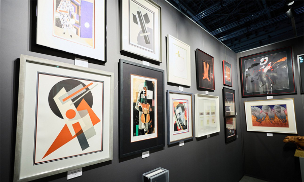 Антикварный салон сохраняет классичность