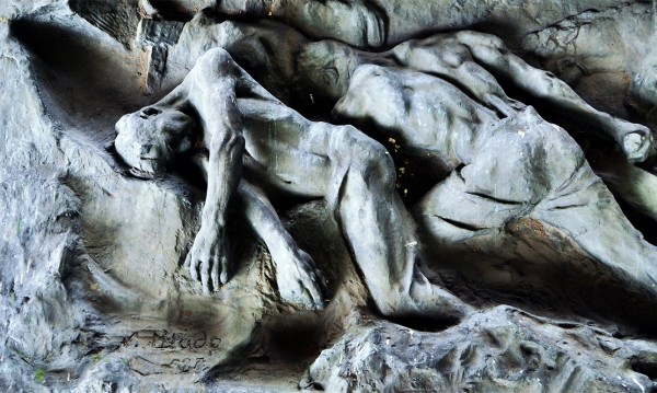 Бронзовый рельеф Ивана Шадра: борьба с коррозией за землю