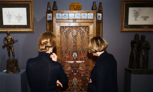 Почем саркофаг, Красная Шапочка и платки Hermès Почем саркофаг, Красная Шапочка и платки Hermès