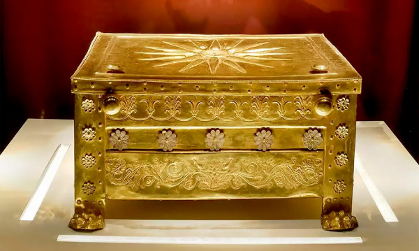 «Самый ценный предмет Античности»? Древнее облачение породило новую гипотезу «Самый ценный предмет Античности»? Древнее облачение породило новую гипотезу