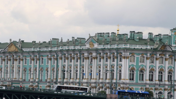 Вход в Главный музейный комплекс Эрмитажа возобновлён Вход в Главный музейный комплекс Эрмитажа возобновлён