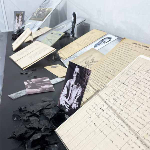 Это трубка Хармса: открылась выставка, посвященная легендарному обэриуту