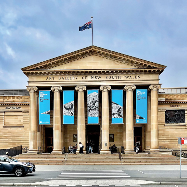 Мировые музеи балансируют между классикой, милотой и политикой