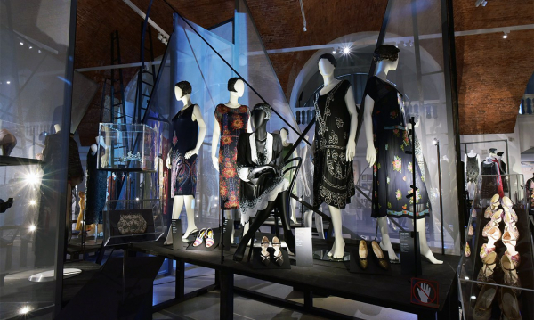 Манеж Малого Эрмитажа нарядился по лучшей моде ар-деко Манеж Малого Эрмитажа нарядился по лучшей моде ар-деко