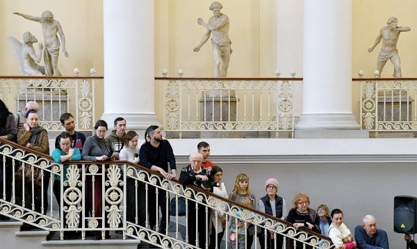 Мировые музеи балансируют между классикой, милотой и политикой