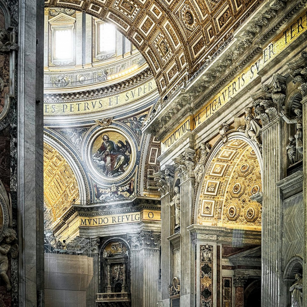 Мировые музеи балансируют между классикой, милотой и политикой