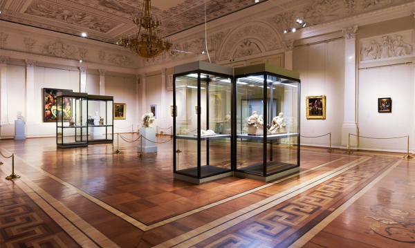 «Скорчившийся мальчик» Микеланджело оказался в эпицентре выставки