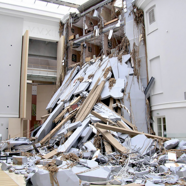 Инсталляция — вездесущий и неуловимый жанр, ускользающий от определения