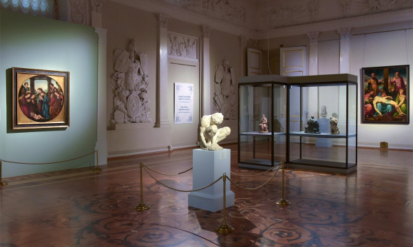 «Скорчившийся мальчик» Микеланджело оказался в эпицентре выставки