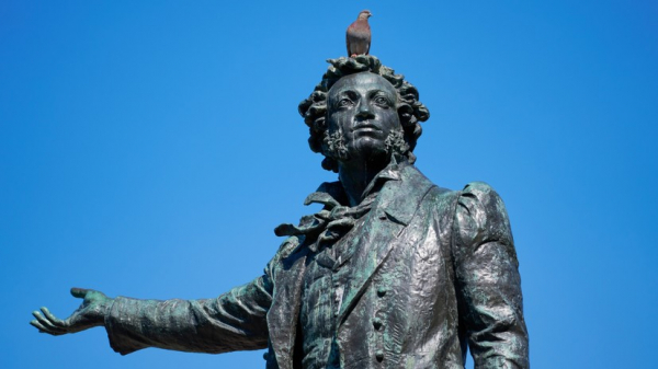 Памятник Пушкину на площади Искусств в Петербурге отреставрируют к 2025 году