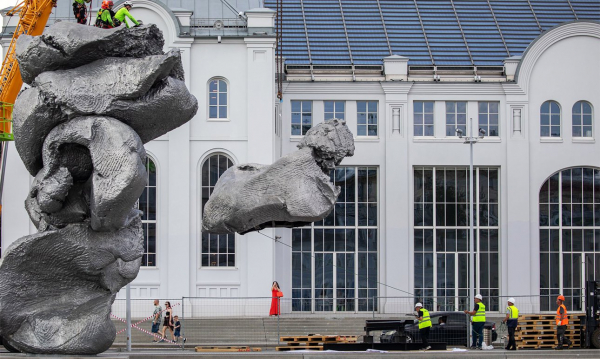 Вместо «Большой глины» у «ГЭС-2» установят другую скульптуру Вместо «Большой глины» у «ГЭС-2» установят другую скульптуру