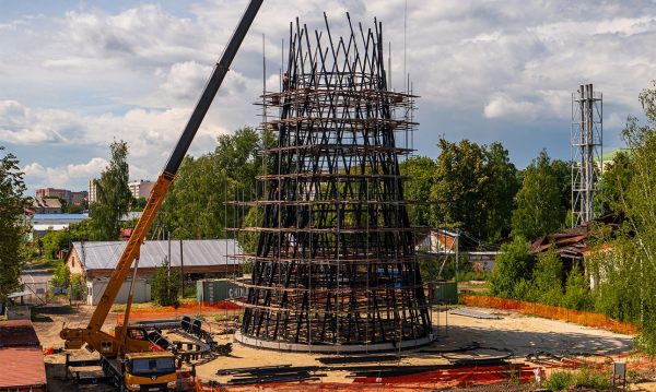 Шуховскую башню в Выксе собирают на новом месте