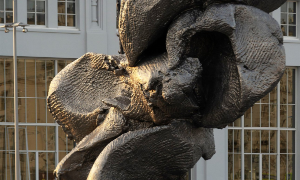 Вместо «Большой глины» у «ГЭС-2» установят другую скульптуру Вместо «Большой глины» у «ГЭС-2» установят другую скульптуру