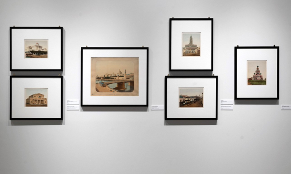 Два века фотографии в петербургском Манеже