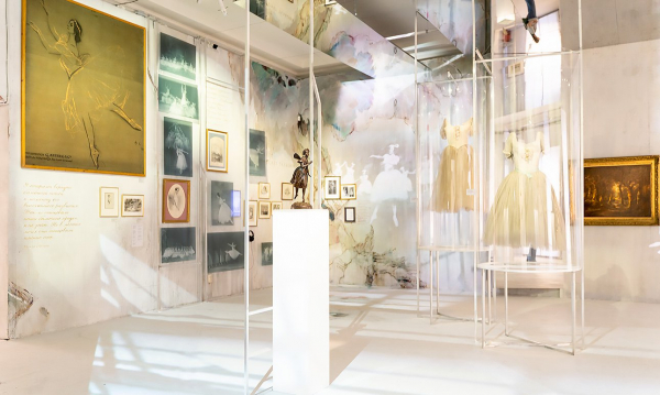 Сильфиды и их поклонники: архив Пьера Лакотта впервые показывают в Петербурге Сильфиды и их поклонники: архив Пьера Лакотта впервые показывают в Петербурге