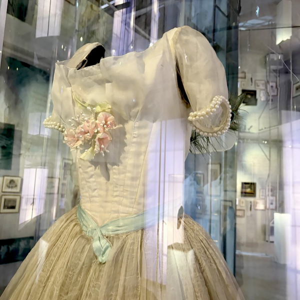 Сильфиды и их поклонники: архив Пьера Лакотта впервые показывают в Петербурге Сильфиды и их поклонники: архив Пьера Лакотта впервые показывают в Петербурге