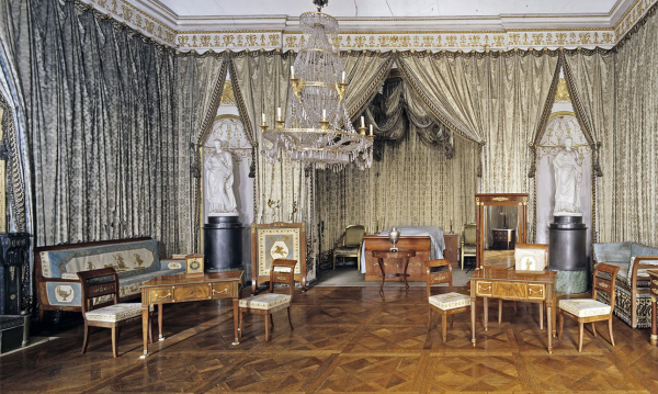 Королевскую спальню в «швабском Версале» декорируют по вкусу прежнего хозяина