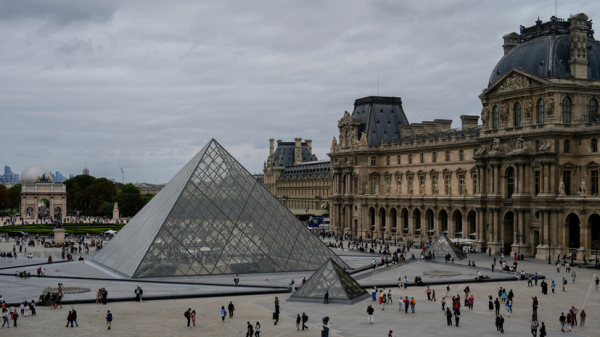 «Ювелирный магазин защищён лучше»: западные СМИ — о скандальном ограблении Лувра и «системном провале» Макрона «Ювелирный магазин защищён лучше»: западные СМИ — о скандальном ограблении Лувра и «системном провале» Макрона