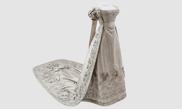 Серебряная парча и кружево — опять как при государыне Серебряная парча и кружево — опять как при государыне