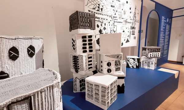 На текстильной триеннале в «Царицыно» переплелись нити и идеи На текстильной триеннале в «Царицыно» переплелись нити и идеи