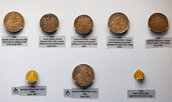 Монеты и рыцарство: реверсы без страха и упрека