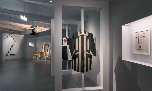 Всеволода Мейерхольда у руля театральной машины показывают в Центре «Зотов»