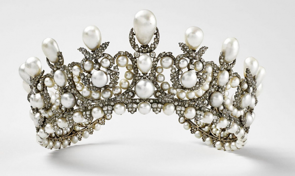 Найдены перчатки и жилет преступников, ограбивших Лувр Найдены перчатки и жилет преступников, ограбивших Лувр