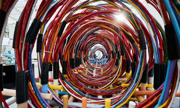 Что смотреть на «Арт Москве»: маскоты, крокодилы, космос и балет Что смотреть на «Арт Москве»: маскоты, крокодилы, космос и балет