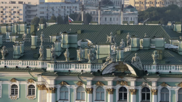 Вход в Главный музейный комплекс Эрмитажа приостановили из-за анонимной угрозы Вход в Главный музейный комплекс Эрмитажа приостановили из-за анонимной угрозы