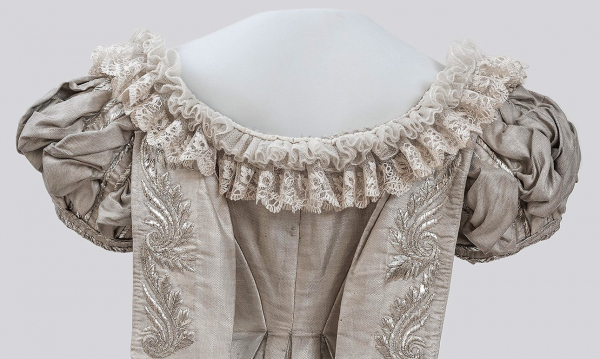 Серебряная парча и кружево — опять как при государыне Серебряная парча и кружево — опять как при государыне