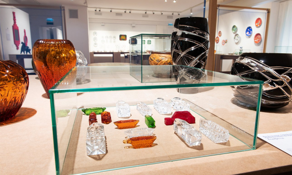 От гусевского хрусталя до шуйских ситцев: выставка в Музее декоративного искусства