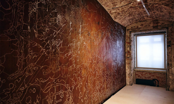 Временные мосты наводят на выставке-экскурсии «Будущее воспоминаний» Временные мосты наводят на выставке-экскурсии «Будущее воспоминаний»