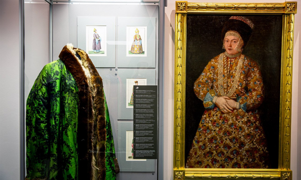 Казачество выстроилось на торжественный смотр в Царском Селе