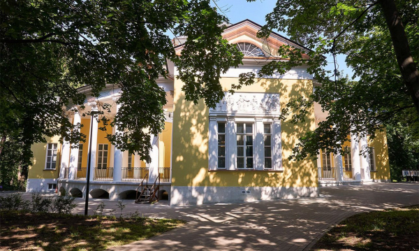 Ампирные фасады дворца Дурасова в Москве вновь обрели свежесть Ампирные фасады дворца Дурасова в Москве вновь обрели свежесть