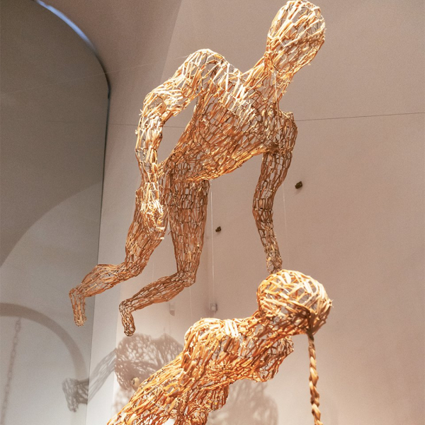 На текстильной триеннале в «Царицыно» переплелись нити и идеи На текстильной триеннале в «Царицыно» переплелись нити и идеи