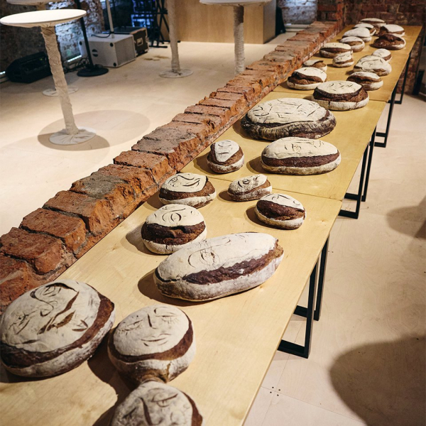 Временные мосты наводят на выставке-экскурсии «Будущее воспоминаний» Временные мосты наводят на выставке-экскурсии «Будущее воспоминаний»