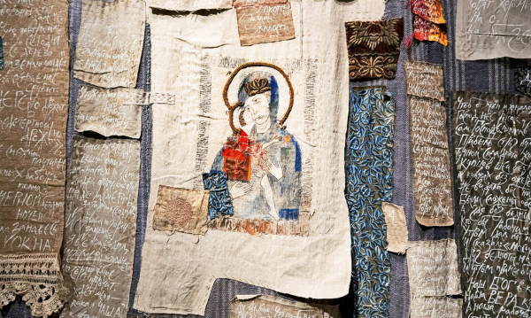 На текстильной триеннале в «Царицыно» переплелись нити и идеи На текстильной триеннале в «Царицыно» переплелись нити и идеи