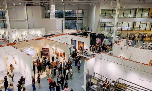 Виртуозы стендов: открылась Cosmoscow 2025 Виртуозы стендов: открылась Cosmoscow 2025