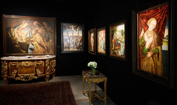 Антикварный салон сохраняет классичность