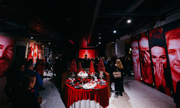 Электротеатр испытал катарсис: 25 интервью TANR превратились в перформанс