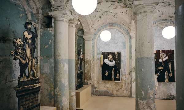 Временные мосты наводят на выставке-экскурсии «Будущее воспоминаний» Временные мосты наводят на выставке-экскурсии «Будущее воспоминаний»