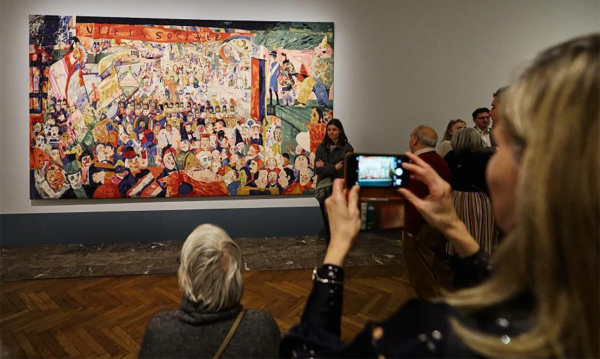 Под масками Джеймса Энсора организаторы брюссельской выставки ищут самого художника