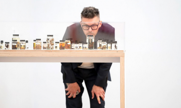 Тема заботы выходит в мейнстрим: в Лондоне открыта выставка 15 художников с инвалидностью Тема заботы выходит в мейнстрим: в Лондоне открыта выставка 15 художников с инвалидностью